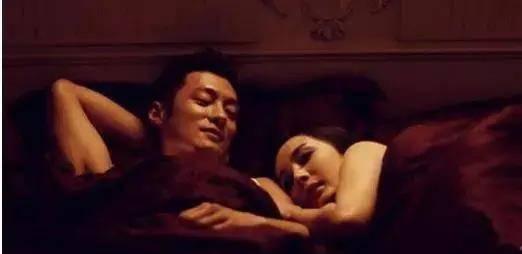 国产高颜值床戏视频,高颜值演绎下的浪漫瞬间