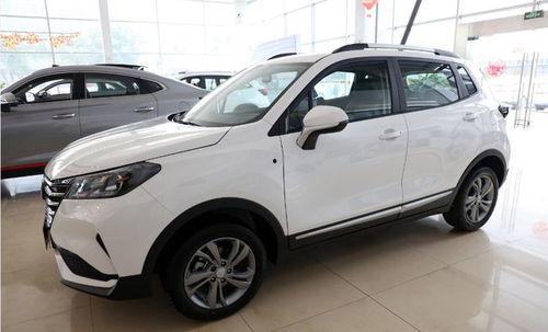 小伙开国产车相亲视频,小伙自信展示国产车魅力